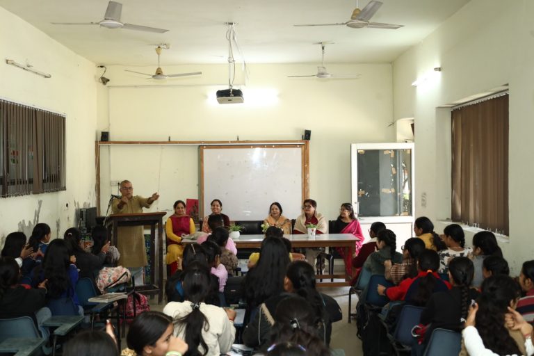 PCM S.D. Collegiate Senior Secondary School, Jalandhar Hosts Guest Lecture on ‘Parivar Prabodhan – Prem Chand Markanda S.D. College for Women