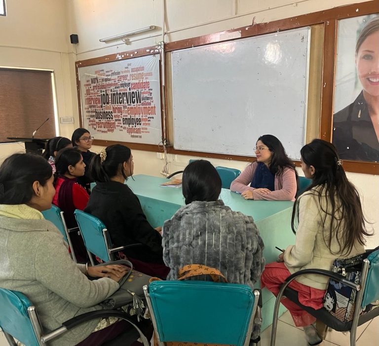 I-Social Club of PCM S.D. College for Women, Jalandhar holds Group Discussion – Prem Chand Markanda S.D. College for Women